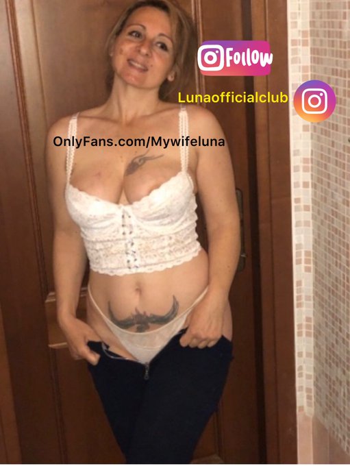 Buongiorno a tutti😘😍 ho reso di nuovo pubblico L altro mio profilo di Twitter .. wife_luna .. e Instagram<a href="/tag/giovedignocca"class="tags"><span>#giovedignocca</span></a><a href="/tag/mywifeluna"class="tags"><span>#mywifeluna</span></a>