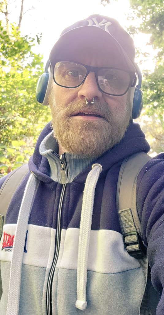 MisterRockHart's tweet photo. Nothing like taking a nice morning autumn walk in the sun to help with mental wellbeing. Performer and event drop after a show is real thing for some people, and can really effect your mental health state. So take some time for yourself. #eventdrop #MentalHealthMatters https://t.co/ilYJFUYstm