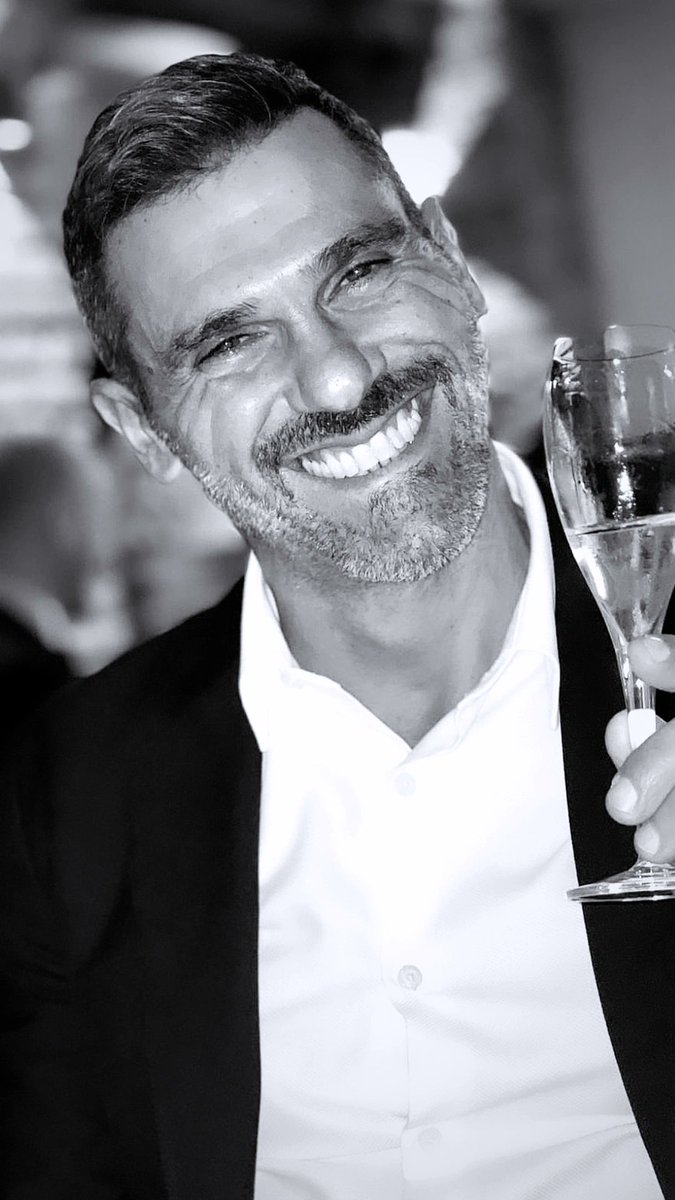 giocamed's tweet photo. Un brindisi agli sposi... ❤️ https://t.co/a0NXnlxiLO