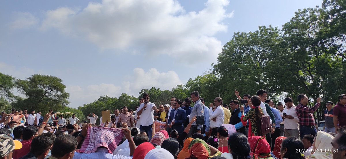 કર્મચારીઓ રાષ્ટ્ર ના વિકાસ માં અમૂલ્ય ફાળો આપે છે. પરંતુ તે  કર્મચારીઓ ના હક ની વાત અને માંગણીઓ  #OnlyOPS ની વારંવાર થતી અવગણના આજે અમોને આંદોલન ના માર્ગે દોરી ગઈ છે. ખરેખર સંવેદનશીલ છો?  <a href="/CMOGuj/">CMO Gujarat</a> <a href="/KanuDesai180/">Kanu Desai</a>  <a href="/jitu_vaghani/">Jitu Vaghani</a> <a href="/abpasmitatv/">ABP Asmita</a>   <a href="/Divya_Bhaskar/">Divya Bhaskar</a>   <a href="/navgujaratsamay/">NavGujarat Samay</a> <a href="/GSTV/">GSTV</a>