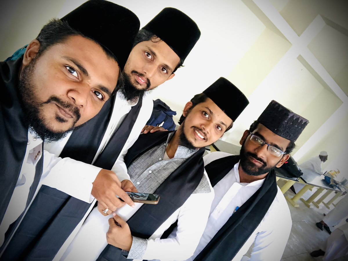 AhamedBayya's tweet photo. Team work makes the dream work 🌹🌹

#team #teamwork #dream #believe #dreams #life #lifestyle #moment #moments #memories #islamicway #islamicwayoflife #ways #bayyaahmed #aneesahamedathayi #aneesahamed #athayi #athayinaatsinger https://t.co/vXYSHIYOi5