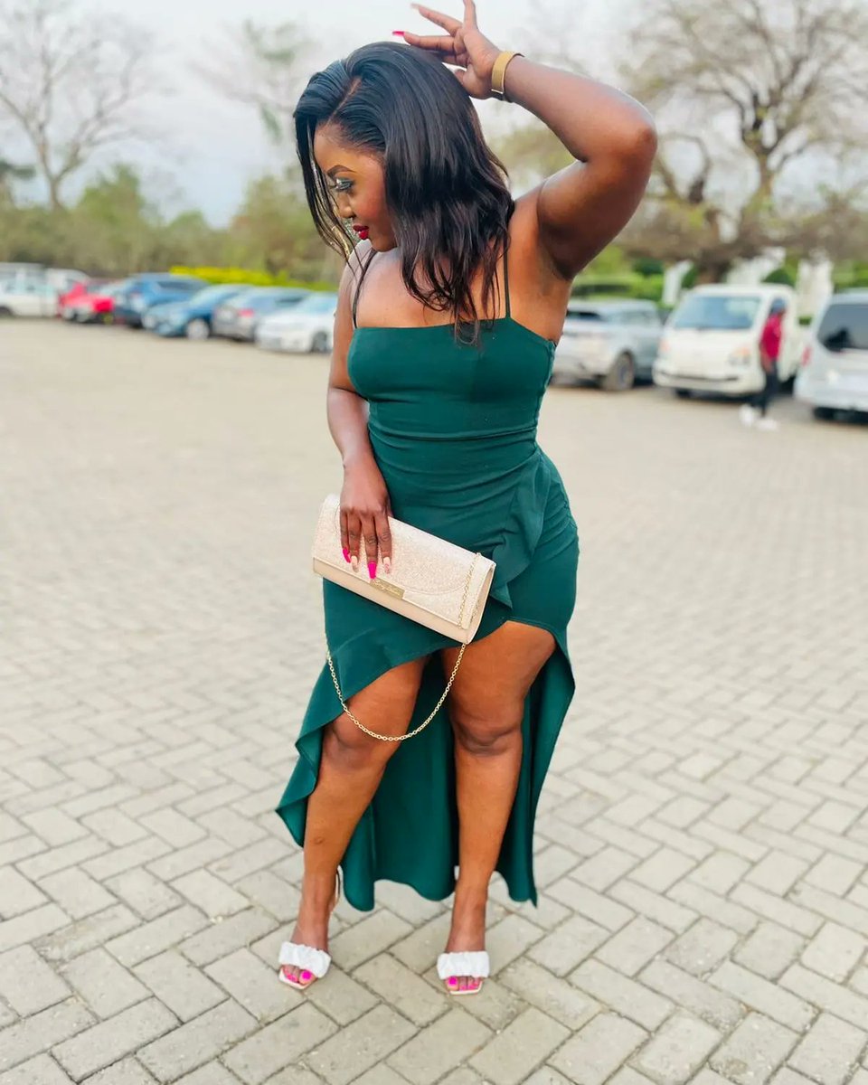 Hulisane4's tweet photo. A venda princess 💚 https://t.co/i1gbgMf9ce