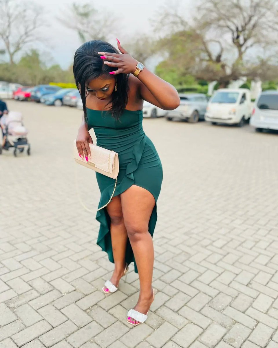 Hulisane4's tweet photo. A venda princess 💚 https://t.co/i1gbgMf9ce