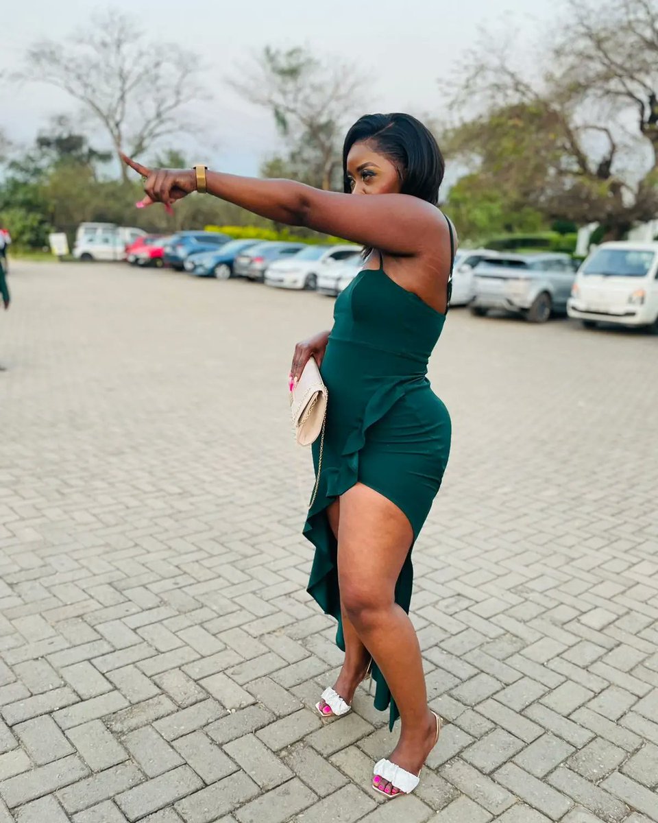 Hulisane4's tweet photo. A venda princess 💚 https://t.co/i1gbgMf9ce