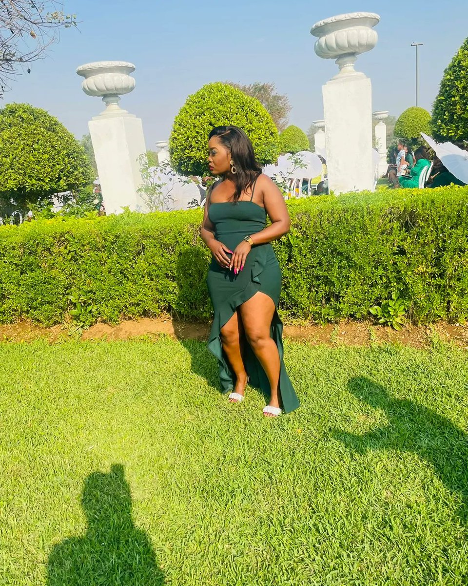 Hulisane4's tweet photo. A venda princess 💚 https://t.co/i1gbgMf9ce