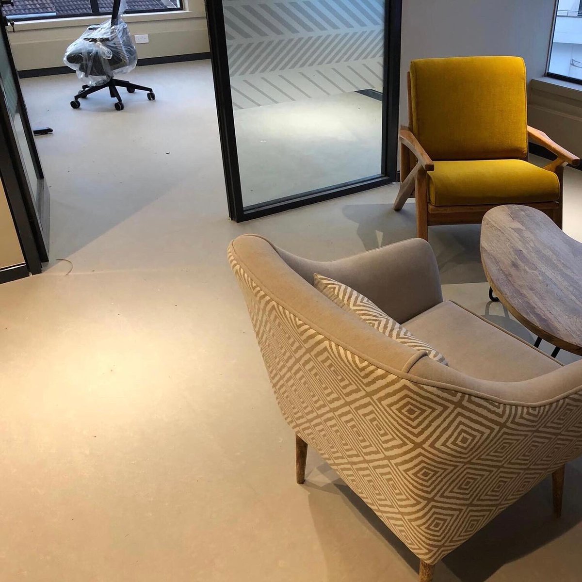 EvoFloor's tweet photo. Project: Office Facility Flooring 
Product: @forboflooring Marmoleum Decibel 
Area: 710 Square Meters 
Product Supplier: Frame Interior Solutions
Design Credits: Planning Interiors Limited
Installer: 🙋🏽‍♂️

#FloorsYouCantIgnore #MarmoleumFloor #ForboFlooring #Flooring https://t.co/BXDBh137iY