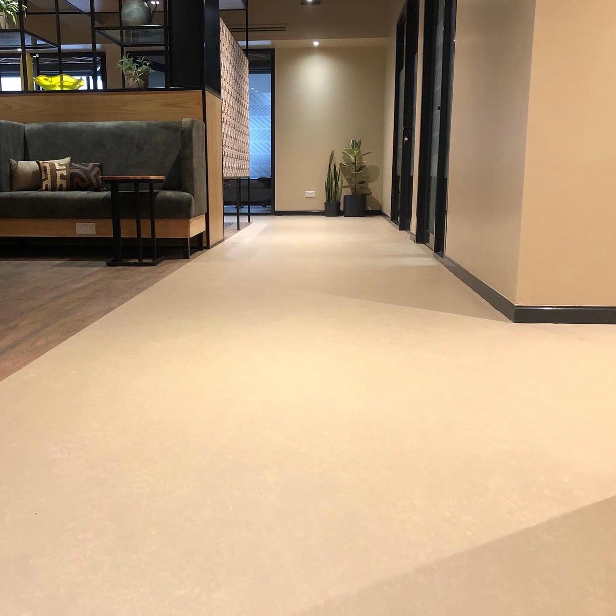 EvoFloor's tweet photo. Project: Office Facility Flooring 
Product: @forboflooring Marmoleum Decibel 
Area: 710 Square Meters 
Product Supplier: Frame Interior Solutions
Design Credits: Planning Interiors Limited
Installer: 🙋🏽‍♂️

#FloorsYouCantIgnore #MarmoleumFloor #ForboFlooring #Flooring https://t.co/BXDBh137iY