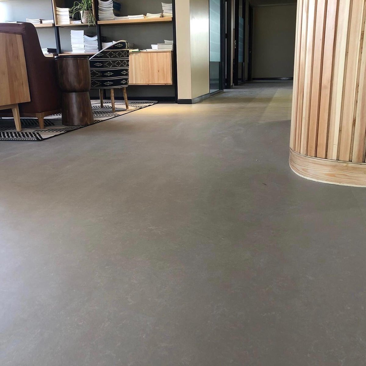 EvoFloor's tweet photo. Project: Office Facility Flooring 
Product: @forboflooring Marmoleum Decibel 
Area: 710 Square Meters 
Product Supplier: Frame Interior Solutions
Design Credits: Planning Interiors Limited
Installer: 🙋🏽‍♂️

#FloorsYouCantIgnore #MarmoleumFloor #ForboFlooring #Flooring https://t.co/BXDBh137iY