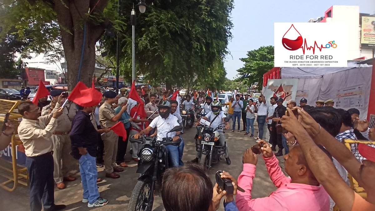 RideForRed's tweet photo. रक्तदान जागरूकता अभियान कार्यक्रम के लिए #RideForRed के दस्ते को सिविल लाइन स्थित सुभाष चौराहा पर SSP प्रयागराज शैलेश पाण्डेय ने झंडी दिखाकर रवाना किया.यह दस्ता लोगों को रक्तदान करने के लिए प्रोत्साहित करेगा &amp; #BloodDonation से संबंधित लोगों में व्याप्त भ्रम को मिटाएगा. https://t.co/Quhv6ppo9D