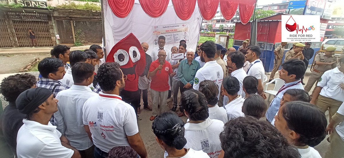 RideForRed's tweet photo. रक्तदान जागरूकता अभियान कार्यक्रम के लिए #RideForRed के दस्ते को सिविल लाइन स्थित सुभाष चौराहा पर SSP प्रयागराज शैलेश पाण्डेय ने झंडी दिखाकर रवाना किया.यह दस्ता लोगों को रक्तदान करने के लिए प्रोत्साहित करेगा &amp; #BloodDonation से संबंधित लोगों में व्याप्त भ्रम को मिटाएगा. https://t.co/Quhv6ppo9D