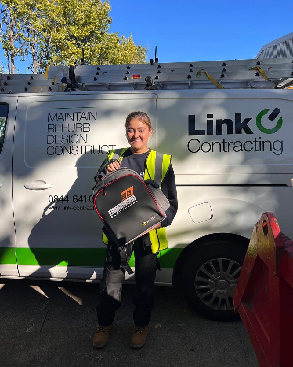 Link_Cont's tweet image. September means new starts and Link are no exception to this. We would like to offer a very warm welcome to our newest electrical apprentice Mia. A huge thank you also to @EdmundsonHQ for supplying Mia with a starter tool kit! #apprenticeship #teamlink #developourpeople