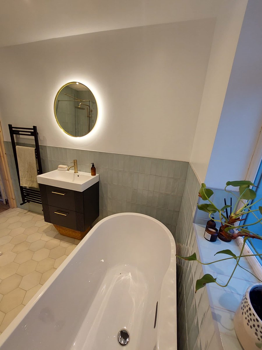 swoodandson's tweet photo. A stunning colour combination in this newly fitted bathroom, neutral shades with gold features. The added light elements really lift the space!
Give us a call on 07810390525 to design your dream bathroom! https://t.co/6SKpouylla