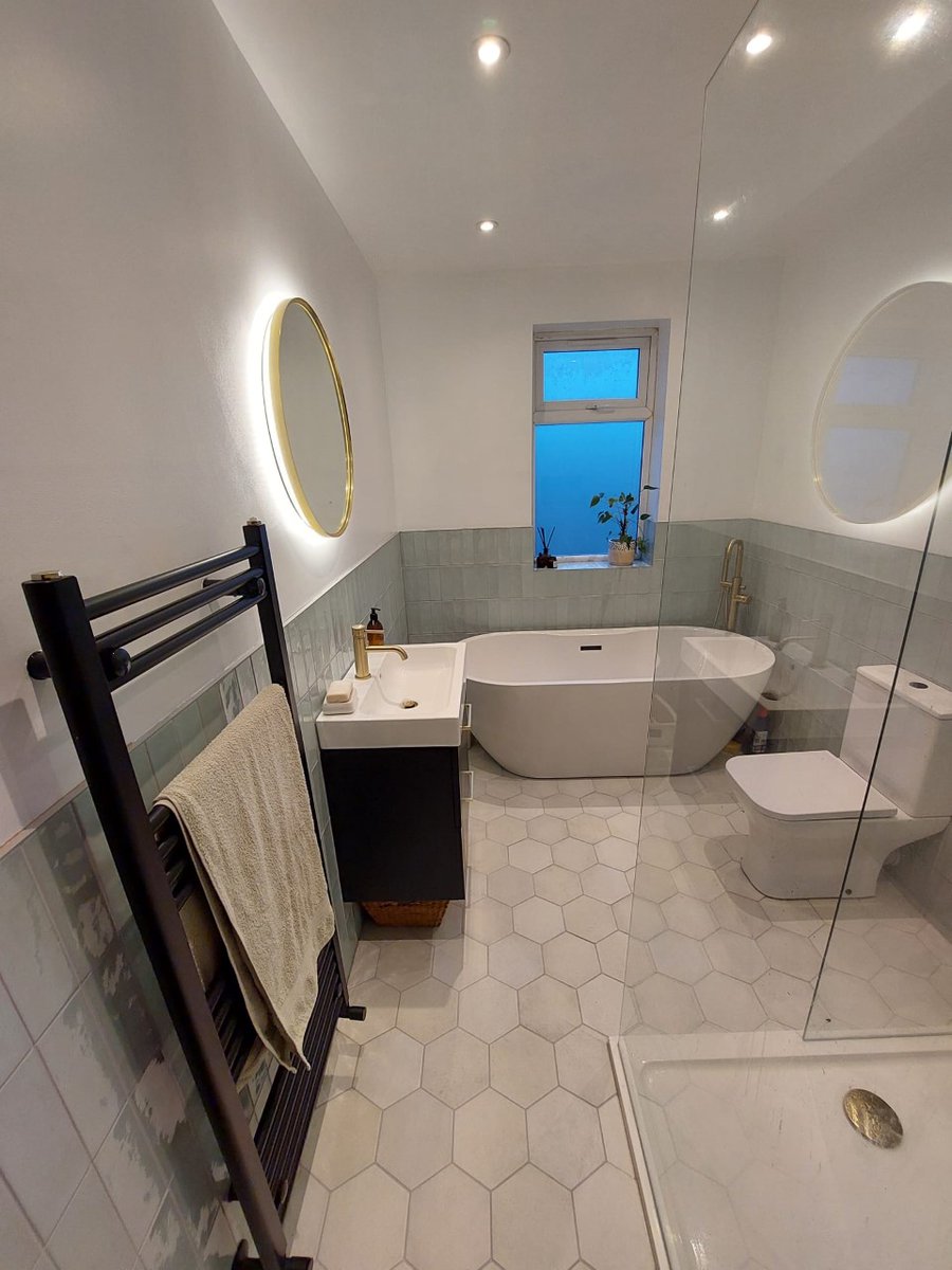 swoodandson's tweet photo. A stunning colour combination in this newly fitted bathroom, neutral shades with gold features. The added light elements really lift the space!
Give us a call on 07810390525 to design your dream bathroom! https://t.co/6SKpouylla