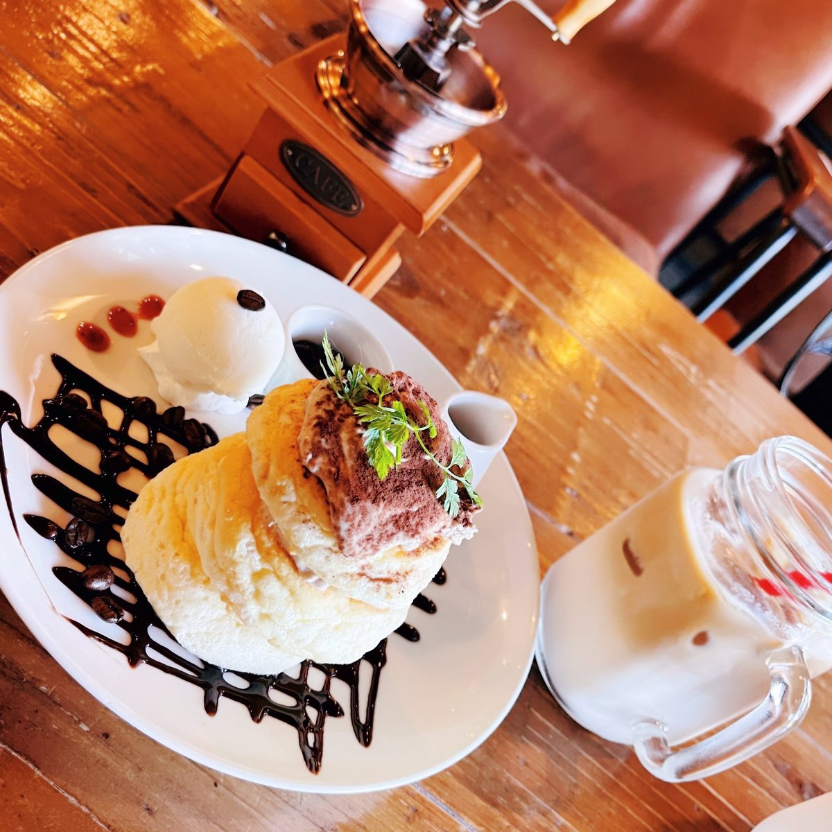 KAAK21's tweet photo. 今日のカフェ
いわきFC 
レッド&amp;ブルーさん
・チョコバナナパンケーキ
・カフェモカパンケーキ
・アイスカフェラテ

#パンケーキ
#いわきFC
#カフェ
#カフェ巡り
#スイーツ https://t.co/5hS0eYc5ph