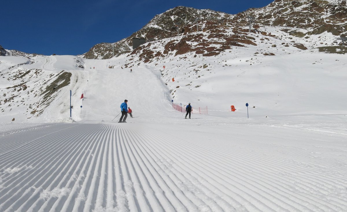 planetski's tweet photo. Glacier Ski Areas in Austria Are Opening

#Hintertux &amp; #Soelden have slopes open with others making final preparations after temperatures have dropped + fresh #snow has arrived.

The winter of 2022/23 is around the corner.

https://t.co/vQI5cv6qW6

#winteriscoming #schnee https://t.co/vbIauyGWgI