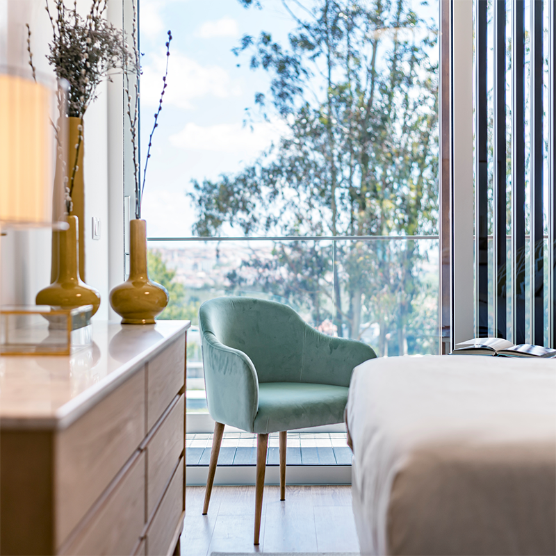 HomesinHeaven's tweet photo. A Cadeira Aspen c/ braços apresenta formas graciosas e um look atual. As linhas arredondadas das costas e as pernas inclinadas enfatizam a sua figura delicada e tornam-na ideal para a maioria dos espaços contemporâneos. 

#decor #homedecor #interiordesign #homesinheaven https://t.co/3A4WfUZECS