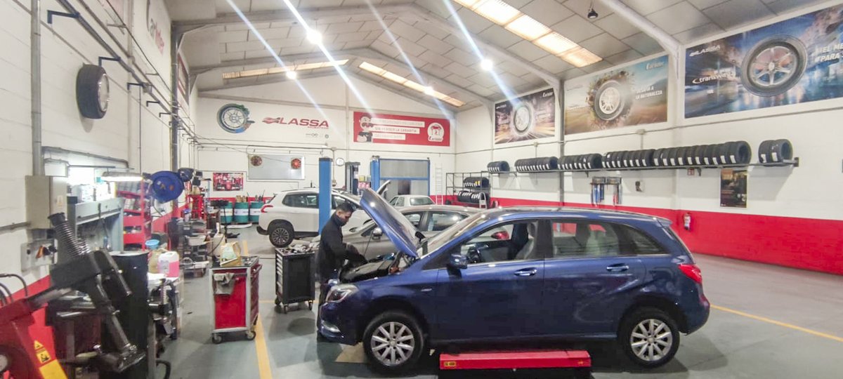auto_pneu's tweet photo. Ya puedes leer el reportaje a Talleres Martín Vega de CarLider, junto a la entrevista a Ramón Rubio, responsable de la red @CarliderES @rubiosimarro @SafameComercial 
https://t.co/bgGz7a6dZM https://t.co/mqZc51fYjV