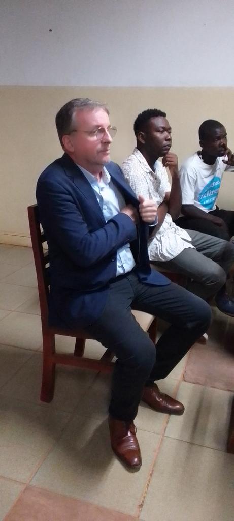 Retour sur image de la Rencontre littéraire du samedi 24 septembre 2022 à l'Alliance Française de Bangui.
Grand merci à tous ceux qui ont libéré de leurs temps assez précieux pour être de la partie autour de la littérature centrafricaine.
Agréable semaine à tous
#litteraturobuste