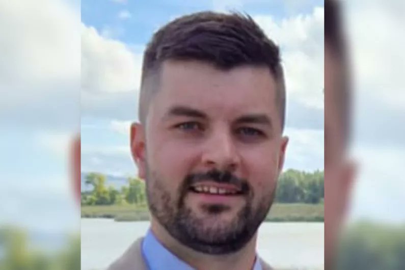 kerrytodayrk's tweet photo. This is Donal Kennedy, who’s aged 33, was last seen in Ballybunion on Saturday night.Donal was last seen around 11.30pm on Saturday on the Main Street in Ballybunion. If you can provide additional resources in the search such as drones or sniffer dogs, contact 087 9055876. https://t.co/0jYkaKTQOw