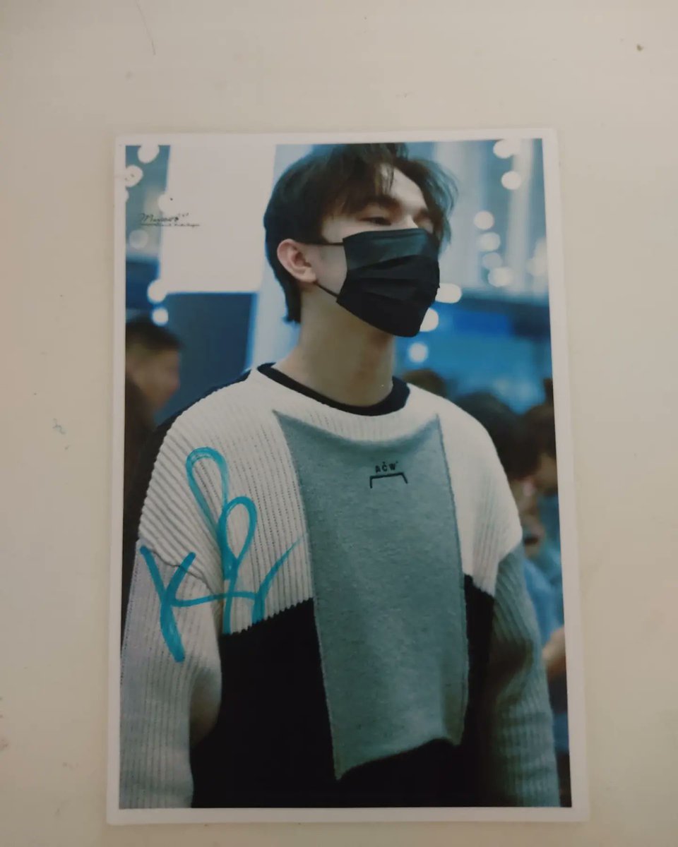 ASametaeva's tweet photo. I am the happiest person,  because I was able to get Dimash's autograph
#DimashQudaibergen #dimash https://t.co/Sz7Rrh7fbp