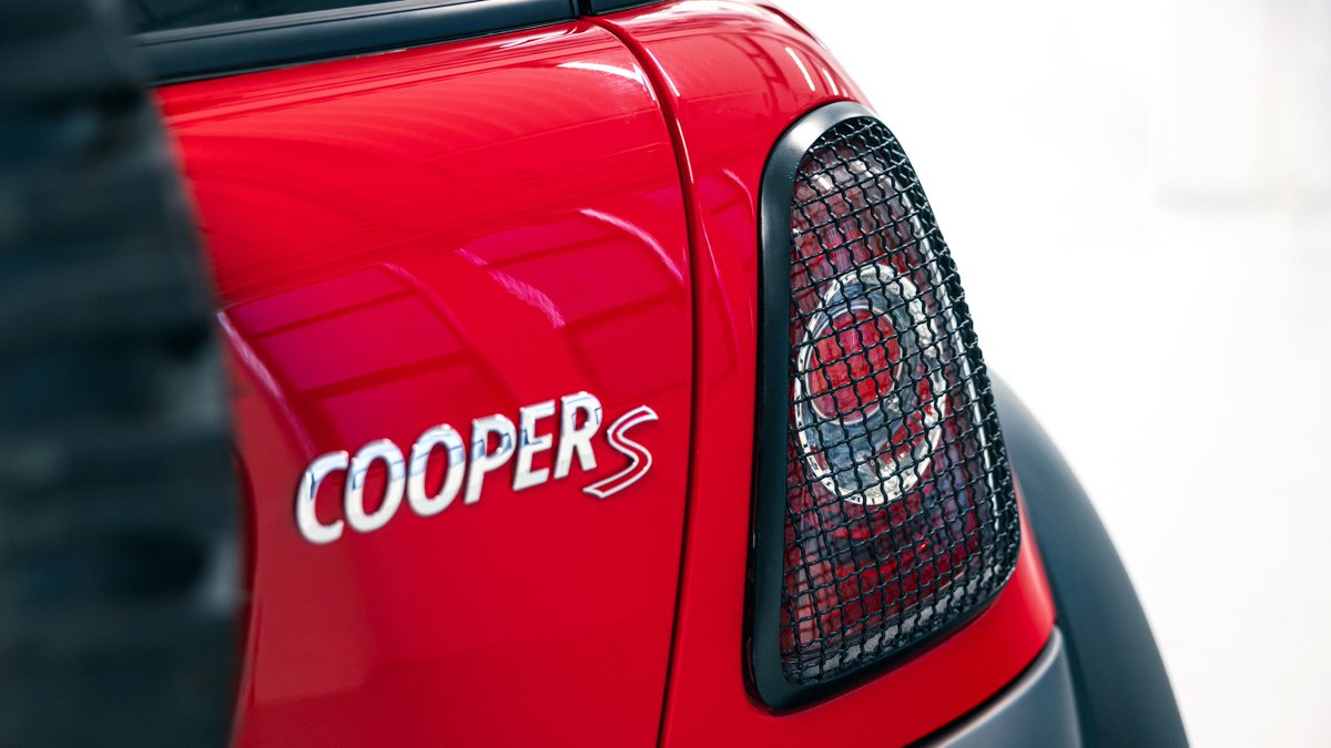 MINI's tweet image. The MINI Cooper S "Red Mudder" by DSQUARED² brings adventure to every road. Can you name the rugged features that make this MINI fit to face the elements?

See it up close at MINI Insider: bit.ly/3QJnuI1

#DSQUARED2 #MINIIcons #MINI