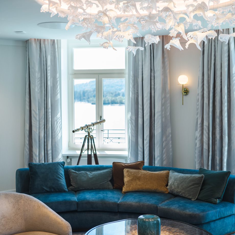 MO_MUNICH's tweet photo. We’re delighted to welcome Lucerne’s iconic Belle Époque landmark @mo_luzern to the MO family. Wake up to dramatic views of Lake Lucerne and the Swiss Alps, before exploring the charming old town, just moments from the hotel. 
What can’t you wait to discover in Lucerne? https://t.co/HshQbEp9hf
