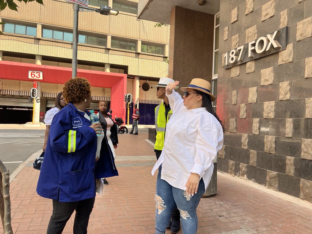 We are joining the @JDA_joburg on a walkabout at Ghandhi Square East to see how @JDA_joburg ‘s Public Environment Upgrade projects were coming along. We are pleased with progress being made, our ongoing efforts to clean up the inner city are bearing fruit @BelindaE6