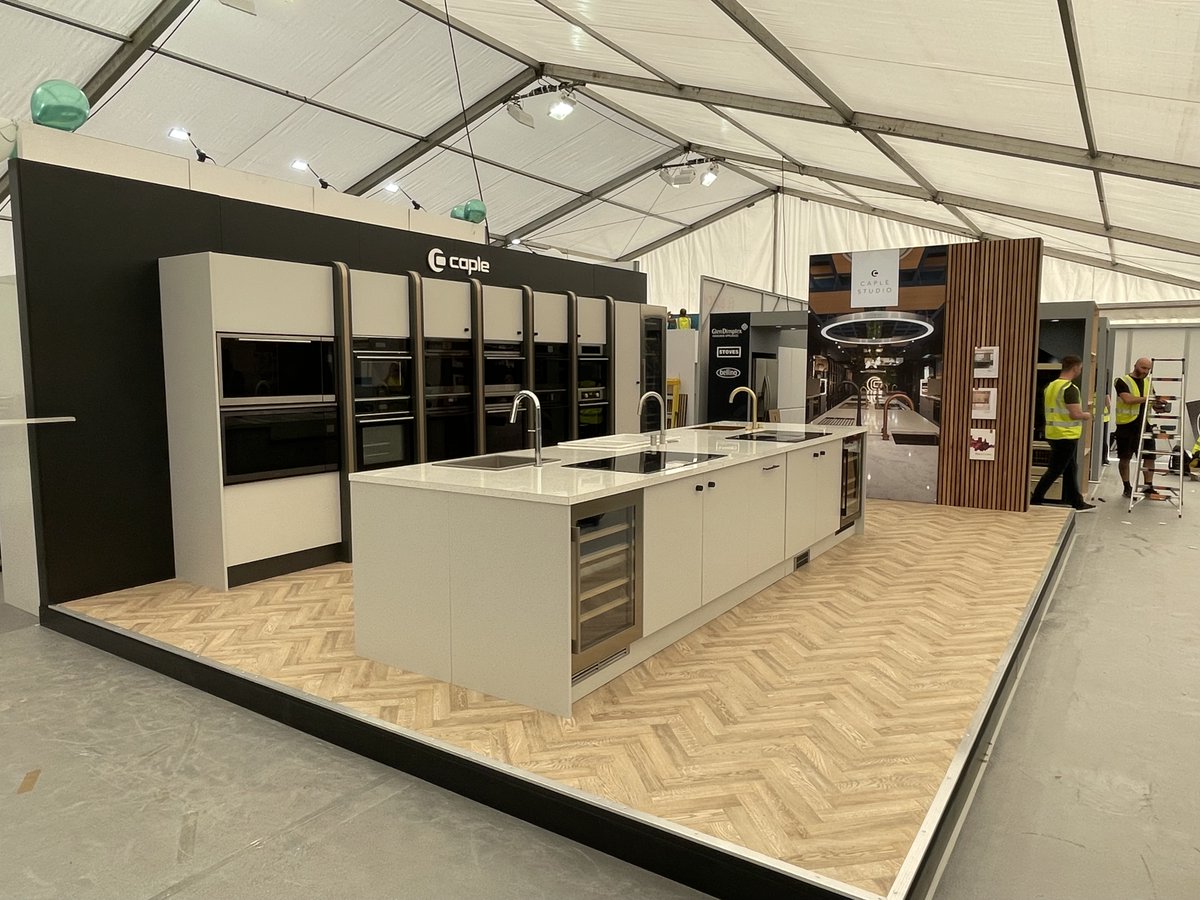 TwentyFiveLtd's tweet photo. Prestigious UK kitchen brand Caple asked us to create an exhibition stand for the Sirius 2022 trade show at the Forest of Arden near Birmingham. The stand was completed over a four day period and featured some exquisite joinery from our joiners shop.

#fitout #refurbishment https://t.co/8NdY3KveWp