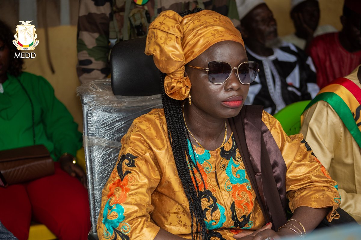 MeddGuinee's tweet photo. 🌳#MEDD🇬🇳
"En collaboration avec l'ONG #VGAC et #UNICEF, le #MEDD va symboliquement subventionner 11 ménages des 11 districts de #Friguiagbé en ciment, tôle, fer et rouleaux pour leur permettre de passer de latrines de fortune à des latrines plus améliorés", a déclaré @LLouopou . https://t.co/nlpwQrQHp9