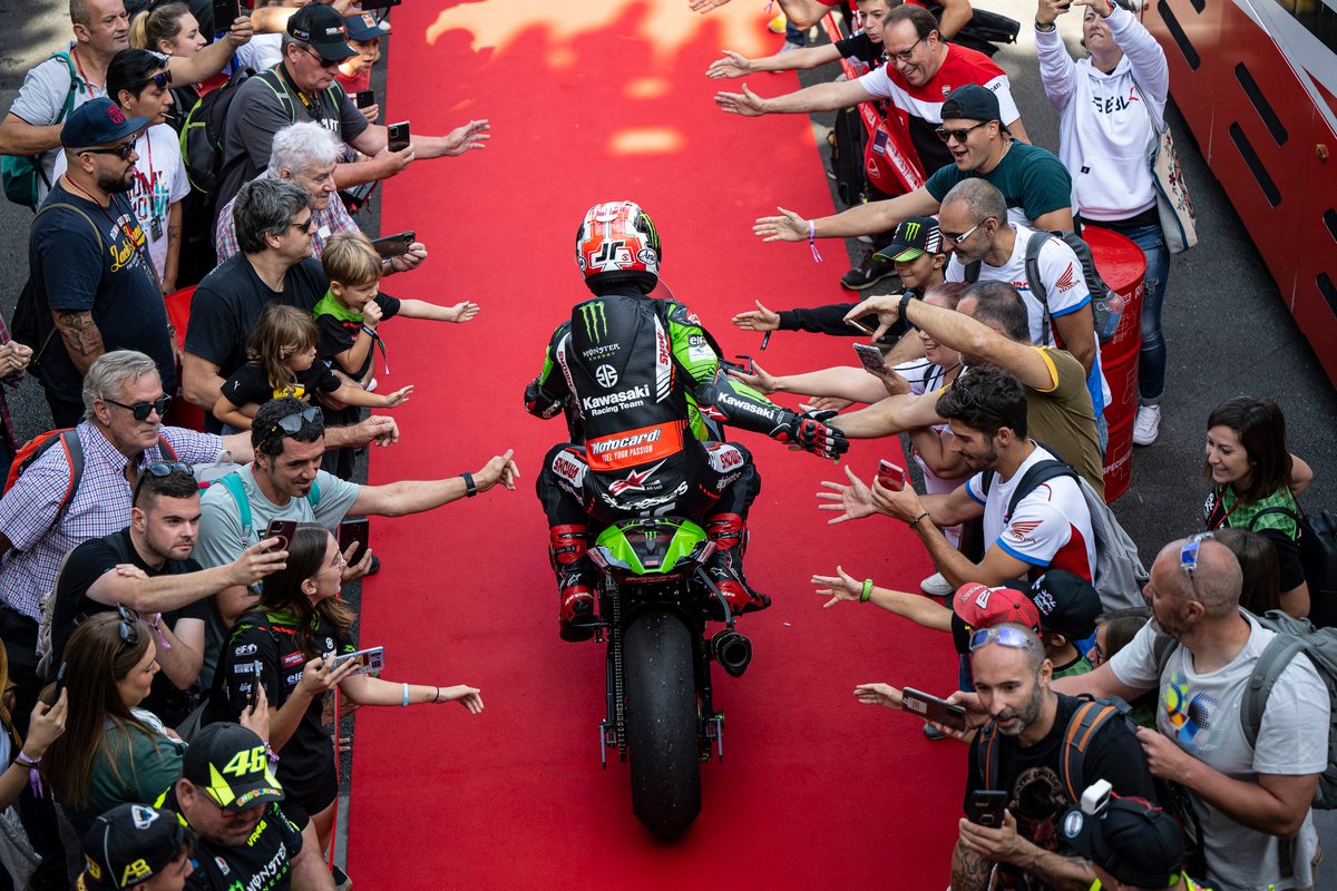 Kawasaki_Italia's tweet photo. A Barcellona grande spettacolo del circo della #Superbike: in Gara 1 secondo posto per Jonathan Rea, mentre in Superpole Race secondo e terzo gradino del podio per Rea e Lowes. Il mondiale è ancora aperto, l'appuntamento è a Portimao dal 7 al 9 ottobre!

#ForzaKawa 🏁 https://t.co/G41kALo0SR
