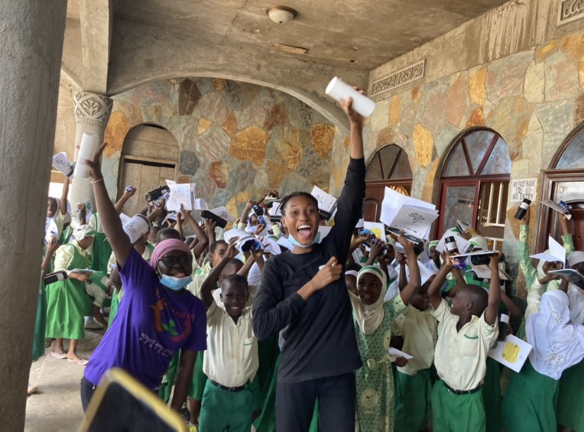 aensongahearts's tweet photo. How we are beginning our week with joyful hearts and possibilities. Plastic waste campaign held at Nima with the pupils of Qubbatu primary in greater Accra.
#Godfirst #A-ensongaHearts #Children #Goriko #humanitarian #AensongaHearts #Resilience #Change #smile #peace #love https://t.co/OYenj3TEWP