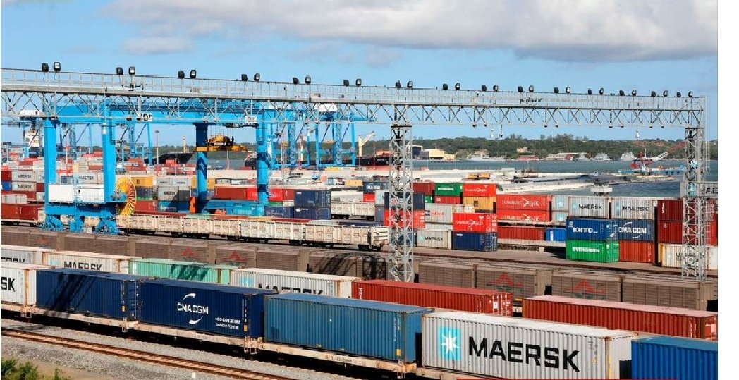 smutoro's tweet photo. Relief as Kenya Ports Authority (KPA) allows importers freedom of choice on how to transport their cargo from Mombasa following President Ruto directive on goods clearance at the port. Compulsory use of SGR no longer applies #FreedomHasCome https://t.co/SrHo4yLhiL