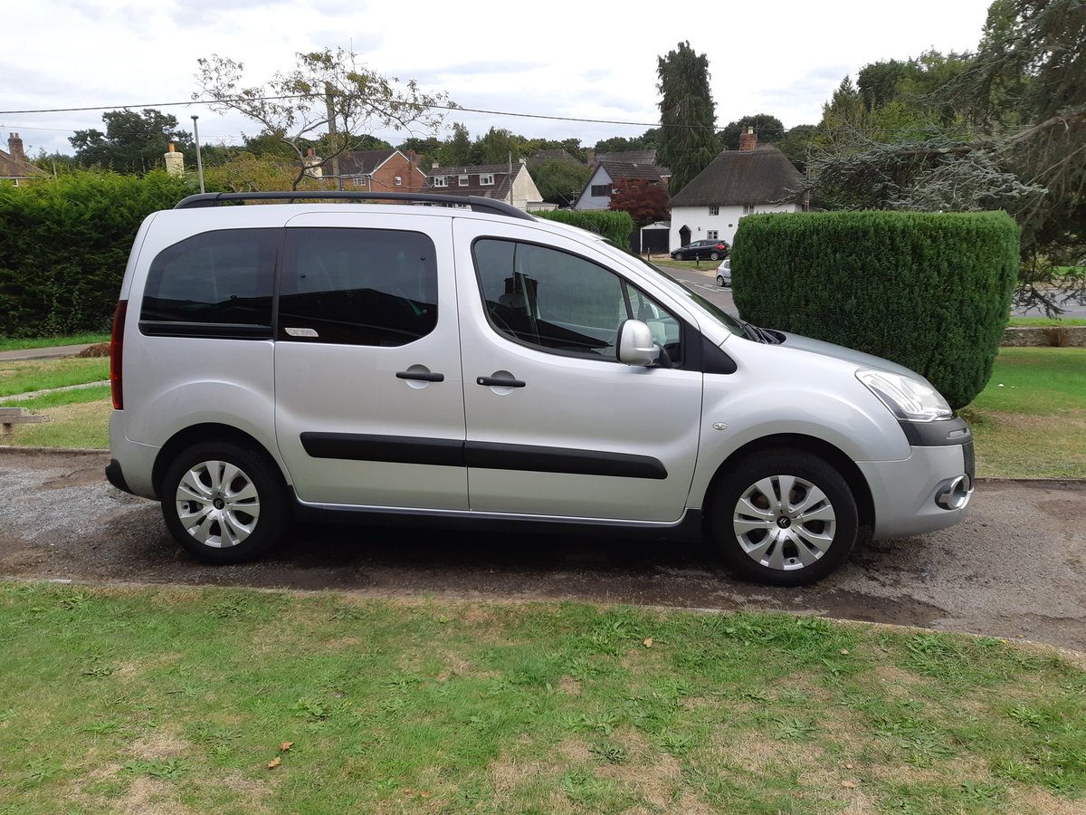 ChrisWilmott's tweet photo. Yesterday's valet in Corfe Mullen 🚘🧽

#wilmottvaleting #showroomvalet #valeting #carvaleting #detailing #detailer #southcoast https://t.co/yiS1eThza0