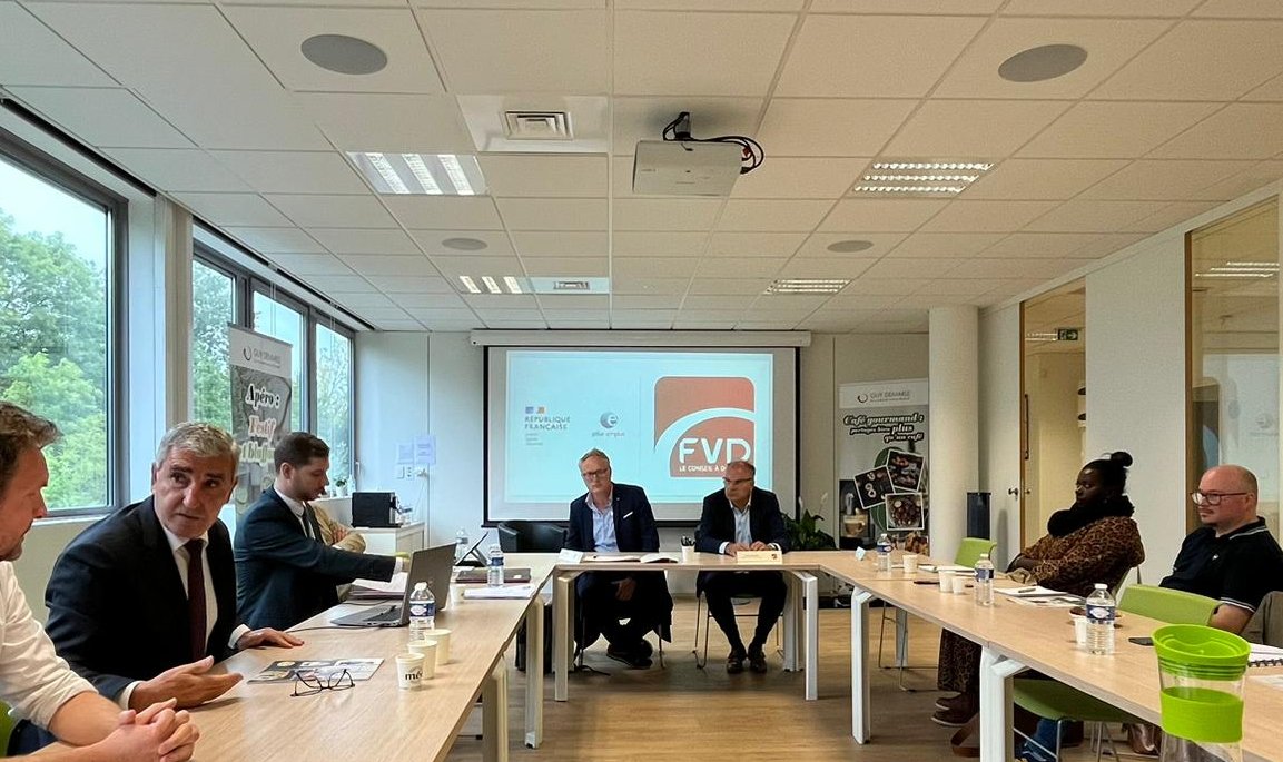 [#ReStart]📢En direct‼️@pole_emploi signe avec <a href="/FVD_OFFICIEL/">FVD</a> une convention partenariale afin de développer et pérenniser leur collaboration🚀

🎯Satisfaire les besoins en recrutements du secteur et favoriser l’insertion professionnelle des personnes les + éloignées de l’emploi💪