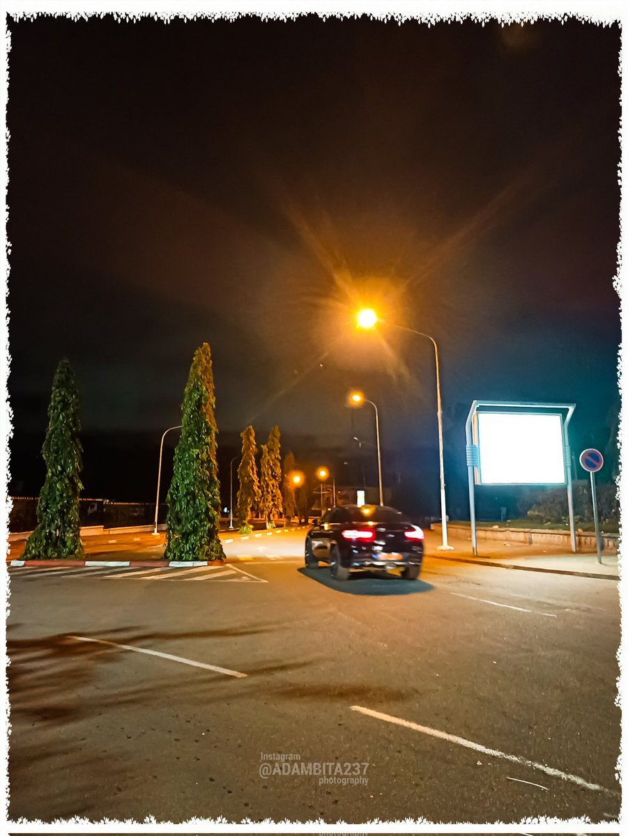 adambita237's tweet photo. Balade dans les rues de Yaoundé by night 🌃, je découvre la photographie de nuit😁
Découvrir le #Cameroun🇨🇲➡😱🌇💚❤💛
Welcome to #Cameroon
#mboapic #street #streetnight #streetphotographer #night #igerscameroun
#BaladeAuCameroun https://t.co/IC5FXKEpNu