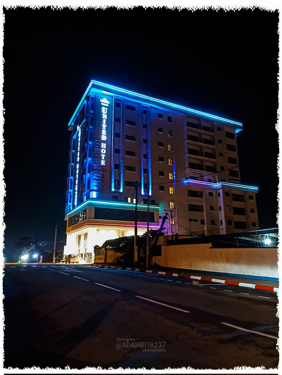 adambita237's tweet photo. Balade dans les rues de Yaoundé by night 🌃, je découvre la photographie de nuit😁
Découvrir le #Cameroun🇨🇲➡😱🌇💚❤💛
Welcome to #Cameroon
#mboapic #street #streetnight #streetphotographer #night #igerscameroun
#BaladeAuCameroun https://t.co/IC5FXKEpNu