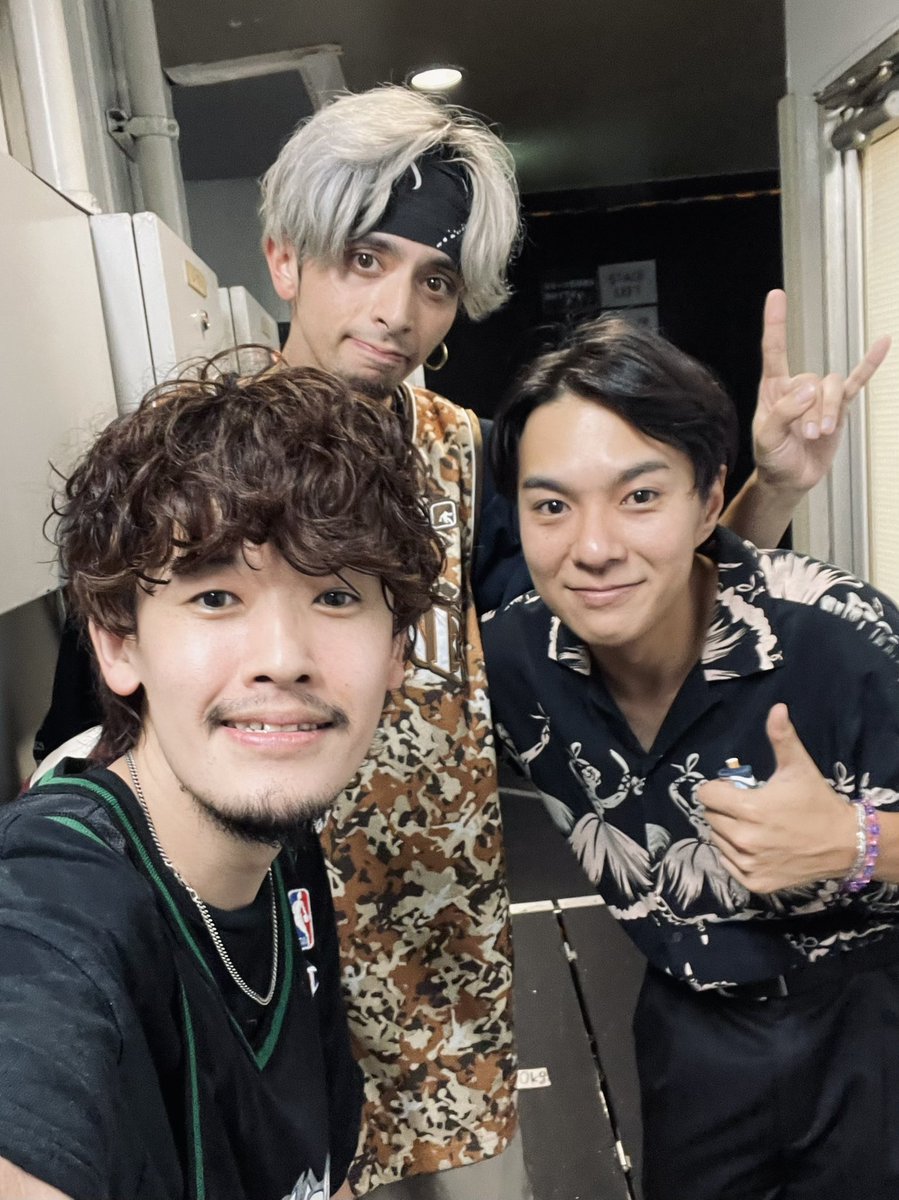 STILLBALLIN14's tweet photo. 昨日出演したCONNECTION FES主催のTAIKINGさんとJyunkiさんと💪
本当に素晴らしいFESをありがとうございました🙇‍♂️
フリースタイルバスケで関われた事大変光栄です✨
スティボからVlog動画作成予定なので楽しみにしていて下さい！

#connection_yokohama 
#コネクション
#スティボ https://t.co/m5SqacPplu