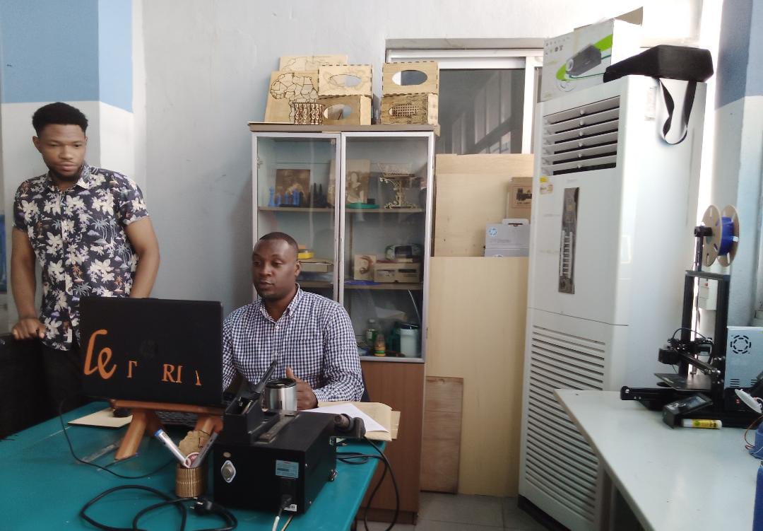 BesmerDumo's tweet photo. Ce matin avec une équipe de NajaTV dirigée par @samuel_loe   pour un reportage sur la coopération allemande qui devrait être diffusé le 7 décembre prochain 📺🗜️📲 https://t.co/SQ2IkvYWCU

Mon #makerspace est à l'honneur. https://t.co/wgHhD9zqmj