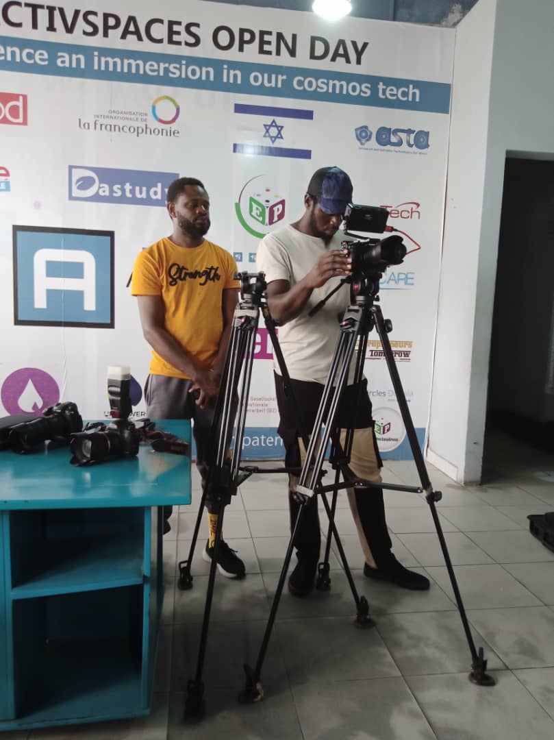 BesmerDumo's tweet photo. Ce matin avec une équipe de NajaTV dirigée par @samuel_loe   pour un reportage sur la coopération allemande qui devrait être diffusé le 7 décembre prochain 📺🗜️📲 https://t.co/SQ2IkvYWCU

Mon #makerspace est à l'honneur. https://t.co/wgHhD9zqmj