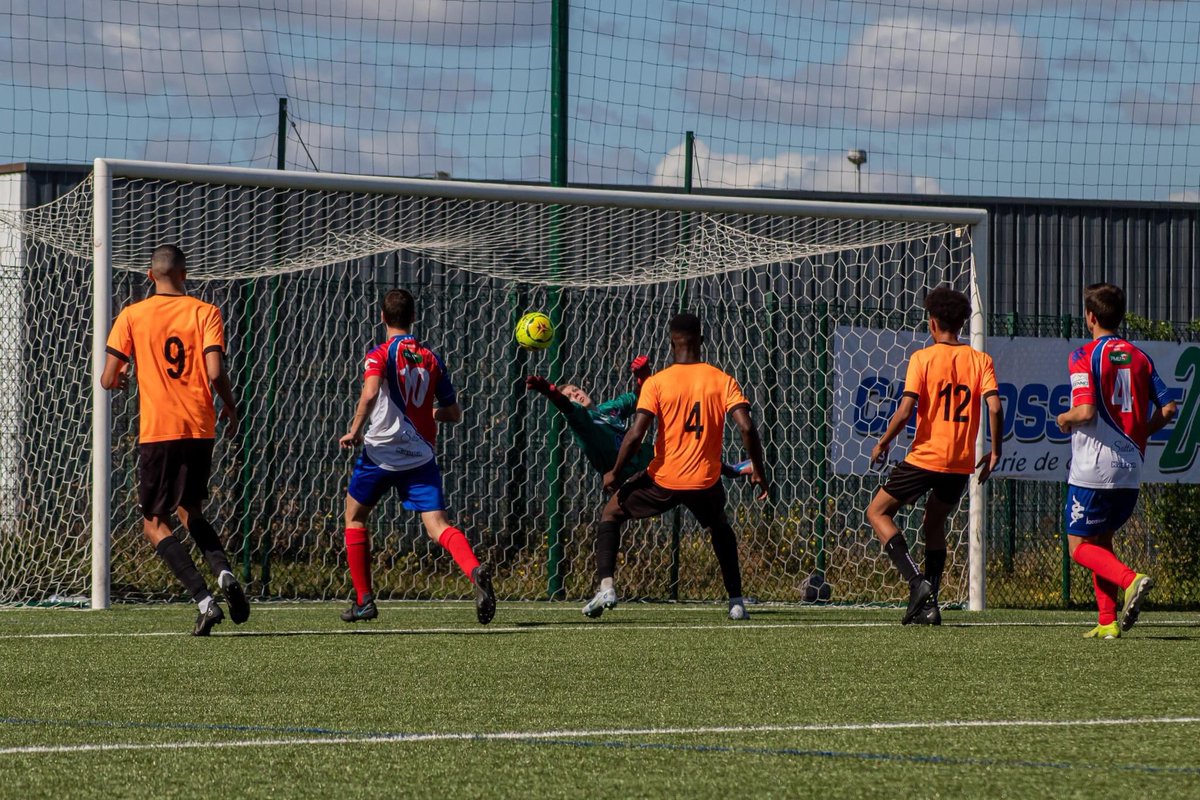 Rethel_SF's tweet photo. U19 📸⚽️ #TeamRSF❤️💙 https://t.co/biyKnuxMNL