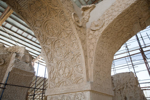 BiruniKhorasan's tweet photo. The leaf motifs of the 1200 years old Samanid mosque of Balkh ("Noh Gunbâd") in northern Afghanistan are astonishing.

The interior of this mosque was once covered in pigments made from lapiz-lazuli from Badakhshân.

Pictures by Robert Nickelsberg.

#Khorasan https://t.co/JjkDobIArA