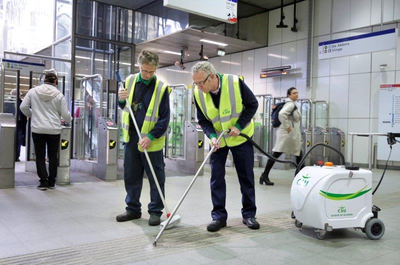 schoonmkjournal's tweet image. Uit onderzoek van #Markteffect blijkt dat 63% medewerkers zich niet gehoord voelt door de directie, 40% vindt dat werkgevers te weinig doen om huidig personeel te behouden. Reden genoeg om mee te doen aan de #NationaleMeewerkweek (26-30 september).  schoonmaakjournaal.nl/actueel/63-med…