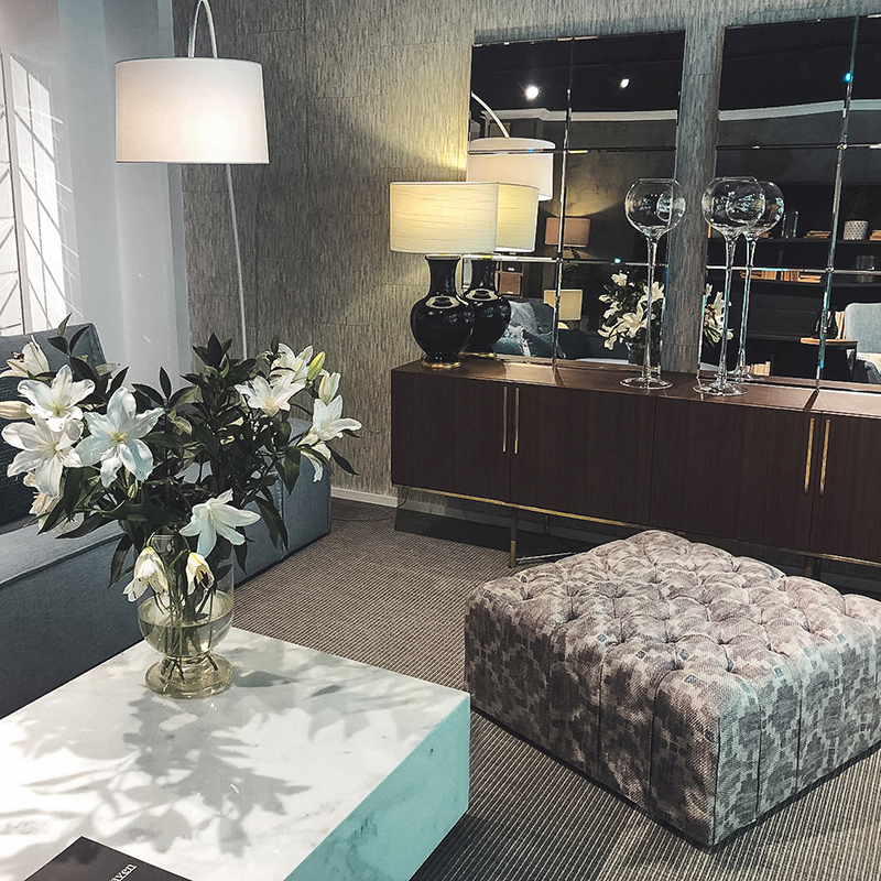 HomesinHeaven's tweet photo. Super trendy, esta Mesa de Centro Hepburn White Ibiza continua a ser uma peça desejada. Com uma estrutura extremamente simples, onde todo o destaque vai para a riqueza artística da pedra, ela dará ao seu espaço um toque de classe instantâneo.
Saiba + no nosso site. https://t.co/FzUloTcyn0