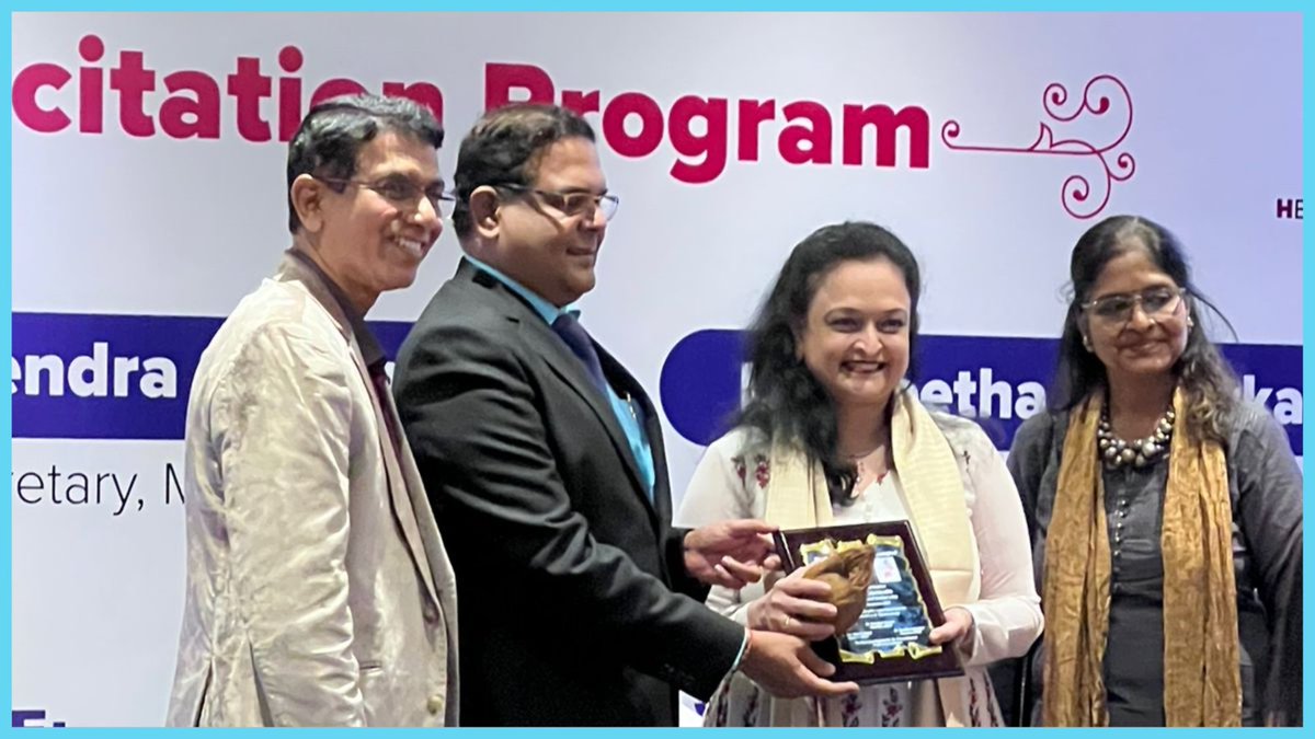 RotundaIVF's tweet photo. The Mumbai Obstetrics and Gynecological Society honored Dr. Swati Allahabadia for her accomplishments as a teacher (for 30 years). 
.
.
#RotundaCHR #DrSwatiAllahabadia #BestGynecologist #Award #FertilityCenter https://t.co/f2Ipqqyi2G