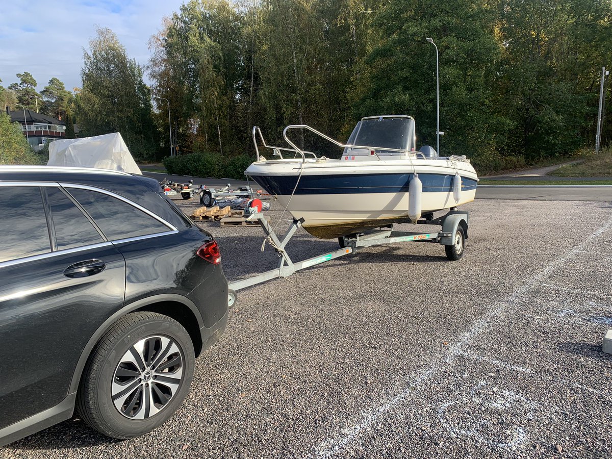 stefanfroberg's tweet photo. Kesä oli sitten siinä, viikonloppuna nostettiin vene, kevyt huolto, pesu ja ensi kesää odottamaan. https://t.co/eDI7BmbPmJ