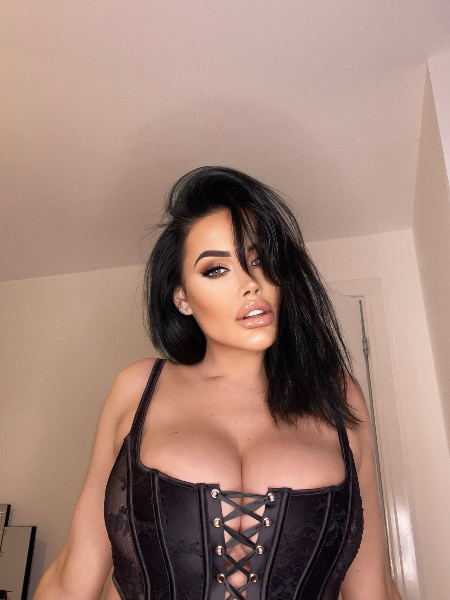 I heard you love titties, is it true??? 😜 https://t.co/eYJE6aCWEi