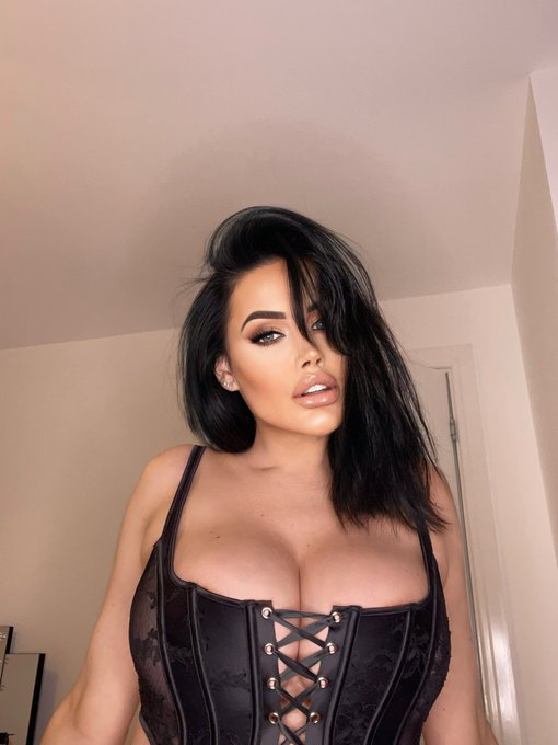 I heard you love titties, is it true??? 😜 https://t.co/eYJE6aCWEi