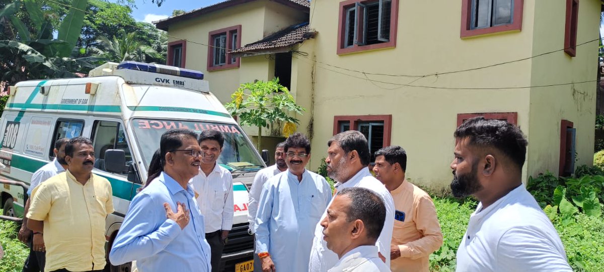 ShetSadanand's tweet photo. Participated in cleanliness drive under #SewaPakhwada in celebration of 72nd birthday of PM @narendramodi Ji organised by the @BJP4CURTORIM Mandal at the Community Health Centre in Curtorim constituency. https://t.co/akIXANaBbr