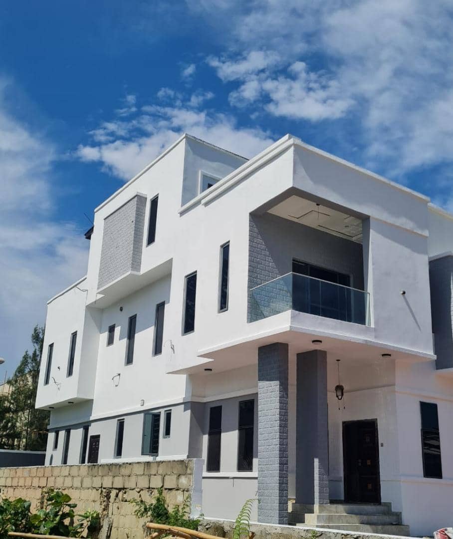 KingsPropertyL1's tweet photo. Six bedrooms Detached Duplex For Sale in Lekki 145m Dm for more details. https://t.co/VTSmuVSYjn