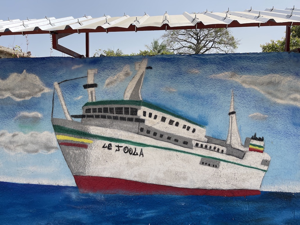 Raphaelle Constant (@rapha_constant) on Twitter photo 📻🇸🇳 Le 26 septembre 2002, le #Joola sombrait en mer avec plus de 2000 passagers.
Reportage <a href="/Voyageursrfi/">Si loin si proche</a> au #Sénégal pour écouter les récits de rescapés et familles de victimes.
🎧 20 ans après le naufrage du Joola: « La mer n’est pas un cimetière. »
➡️ rfi.my/8lfr.t 📻🇸🇳 Le 26 septembre 2002, le #Joola sombrait en mer avec plus de 2000 passagers.
Reportage <a href="/Voyageursrfi/">Si loin si proche</a> au #Sénégal pour écouter les récits de rescapés et familles de victimes.
🎧 20 ans après le naufrage du Joola: « La mer n’est pas un cimetière. »
➡️ rfi.my/8lfr.t